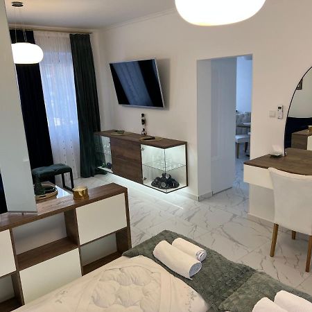 La Luna Premium Deluxe Apartment With Free Jacuzzi, Bikes & Covered Parking Nasice 외부 사진