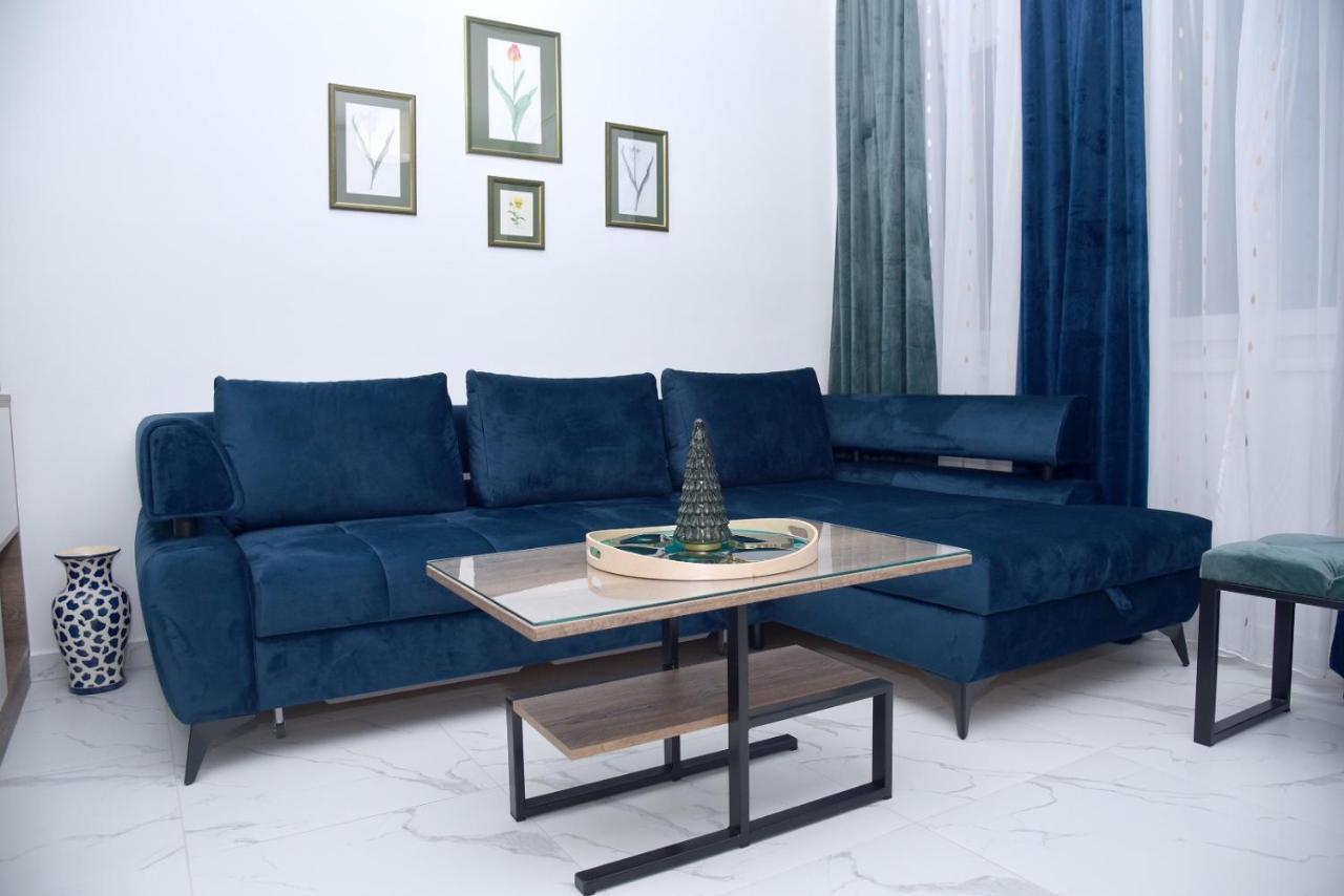 La Luna Premium Deluxe Apartment With Free Jacuzzi, Bikes & Covered Parking Nasice 외부 사진