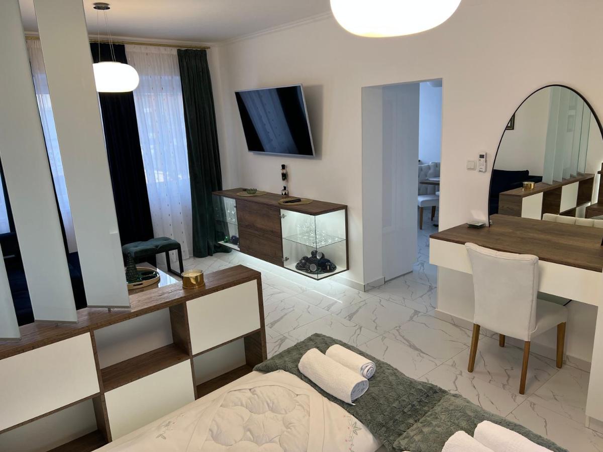 La Luna Premium Deluxe Apartment With Free Jacuzzi, Bikes & Covered Parking Nasice 외부 사진