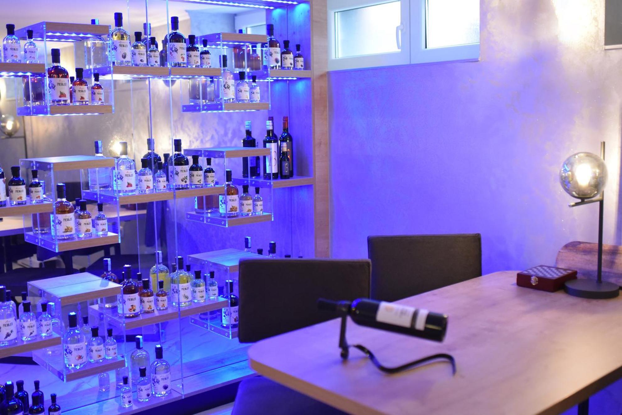La Luna Premium Deluxe Apartment With Free Jacuzzi, Bikes & Covered Parking Nasice 외부 사진