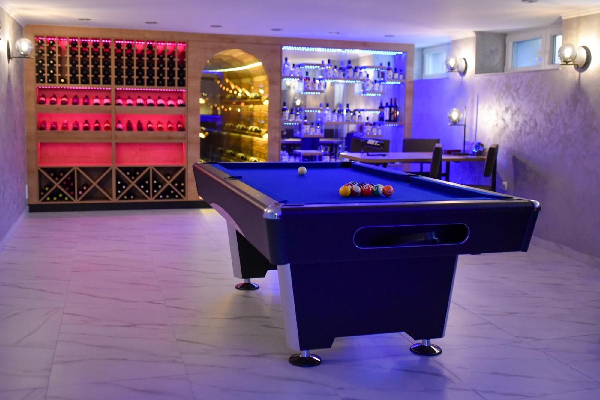 La Luna Premium Deluxe Apartment With Free Jacuzzi, Bikes & Covered Parking Nasice 외부 사진