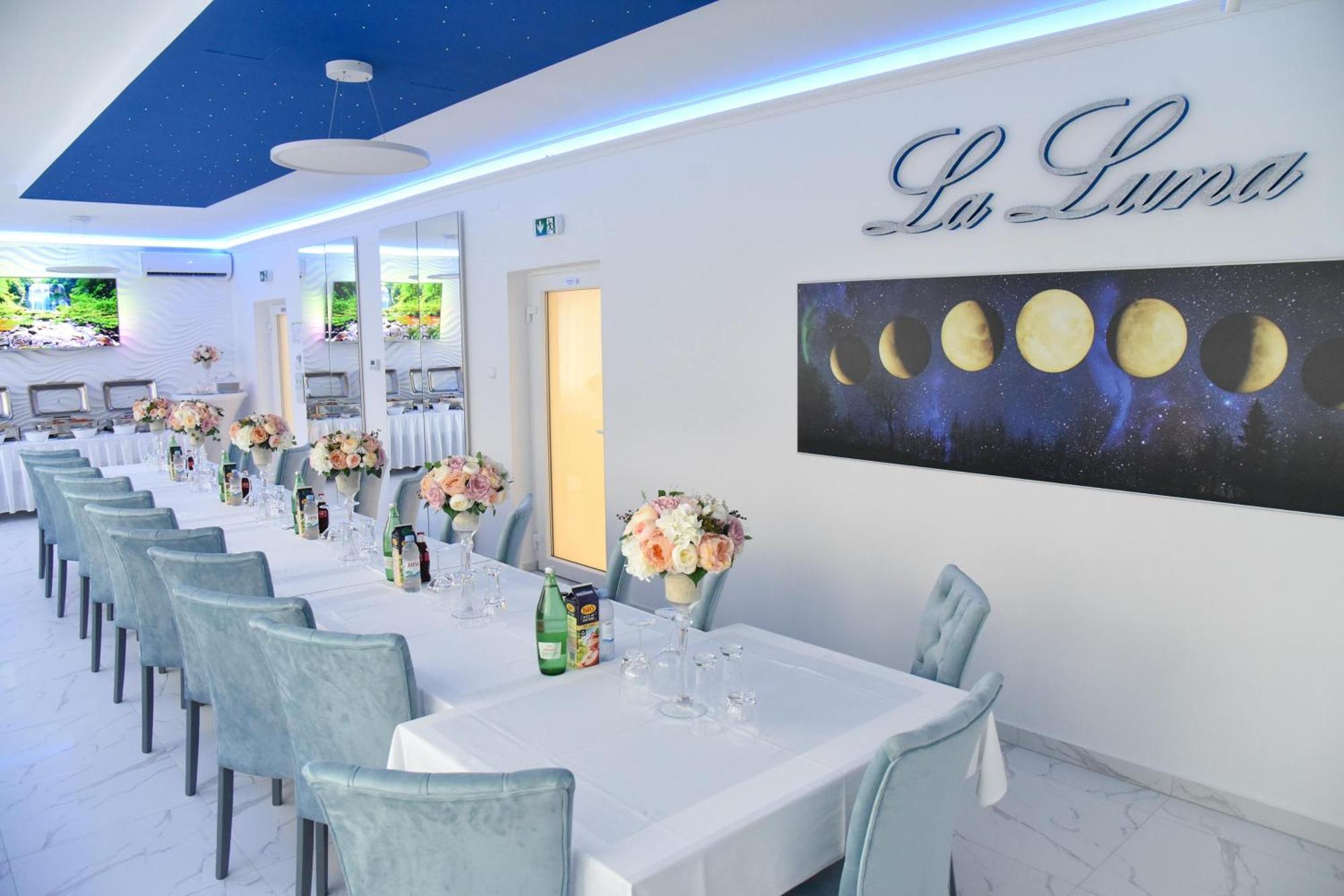 La Luna Premium Deluxe Apartment With Free Jacuzzi, Bikes & Covered Parking Nasice 외부 사진