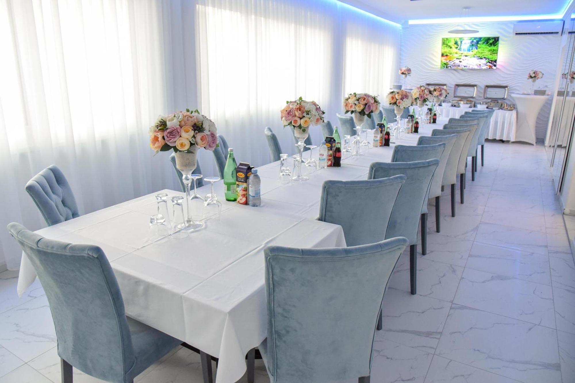 La Luna Premium Deluxe Apartment With Free Jacuzzi, Bikes & Covered Parking Nasice 외부 사진